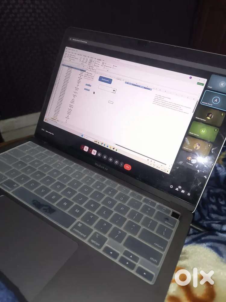 macbook air m1 best condition like new (scratch less)