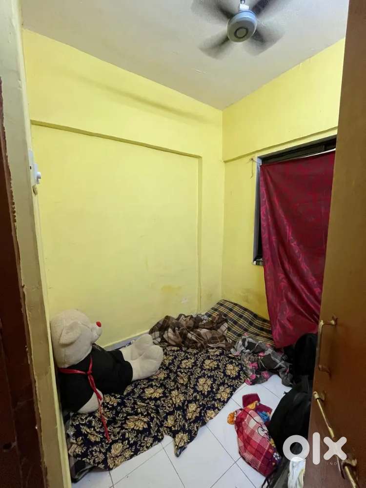 Looking 1 professional room mate, total 4 people flat