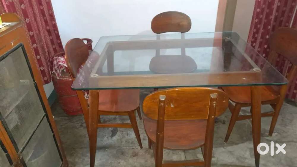 Selling pure teak dinning table with chairs