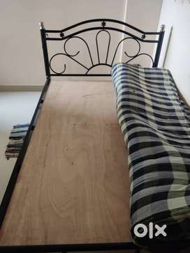 4 Chairs, 1 Table, 1 Bed