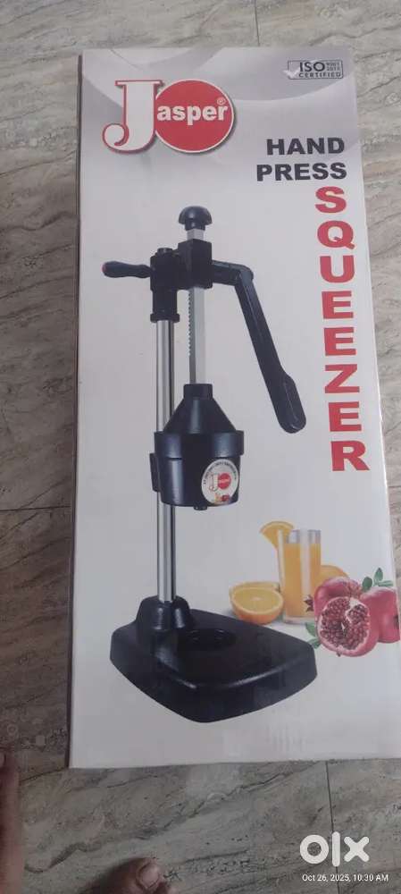 Hand press squeezer