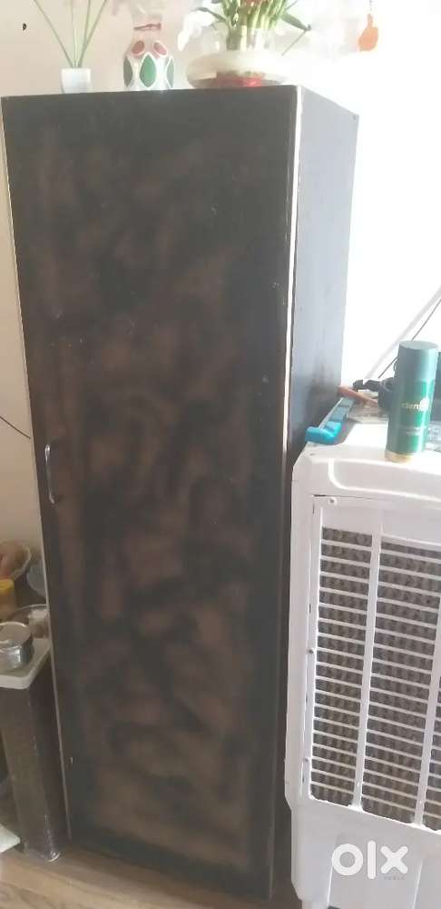 Wooden storage cabinet Excellent