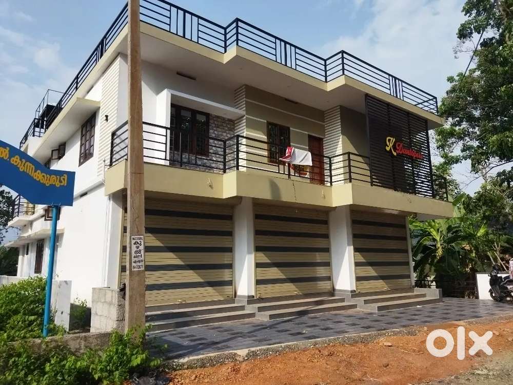 Perumbavoor Airapuram 7 Cent 3400 Sgf. Commercial & Residential