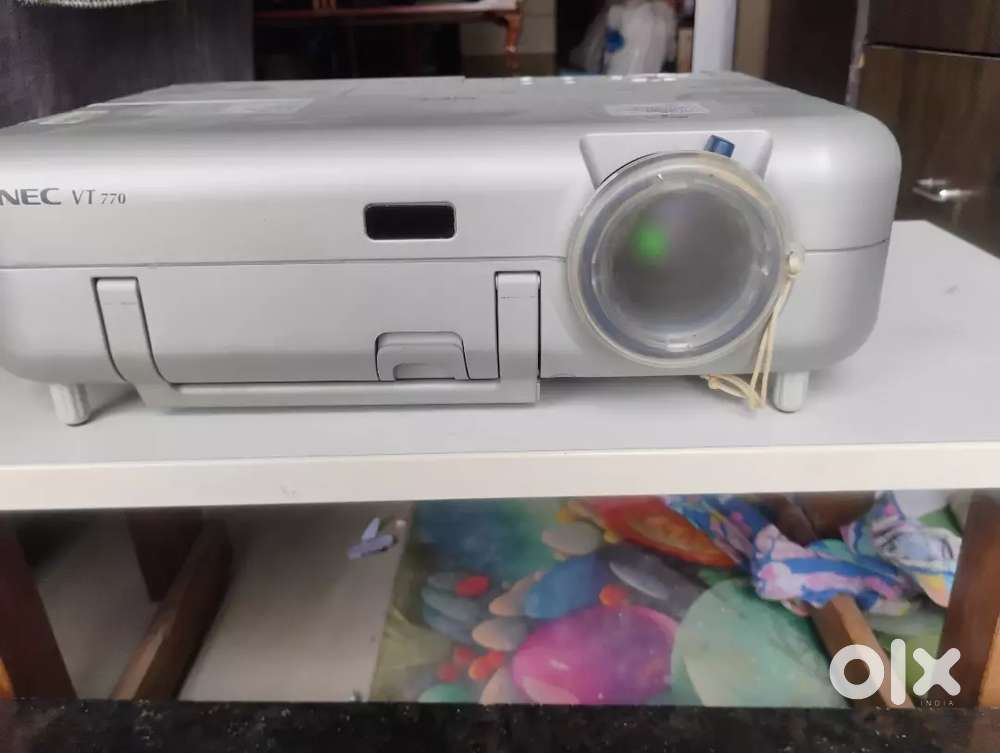 Electronic Projector with screen
