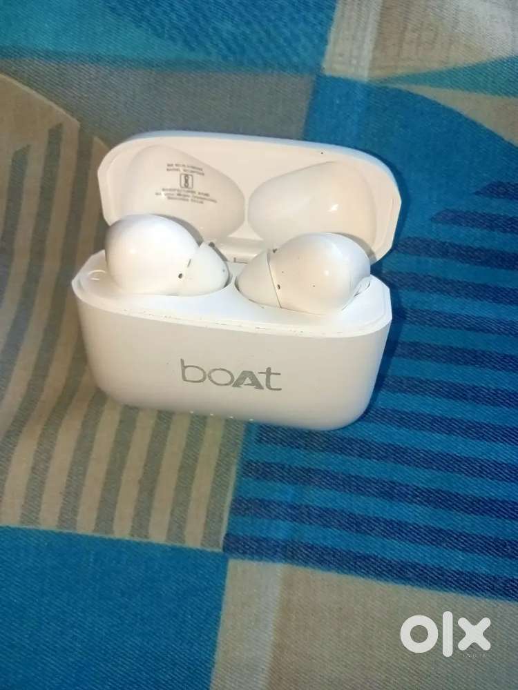 BOAT EARBUDS