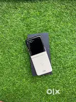 Moto Razr 50 8GB/256GB Beach Sand Color Warranty Till Sep 2025