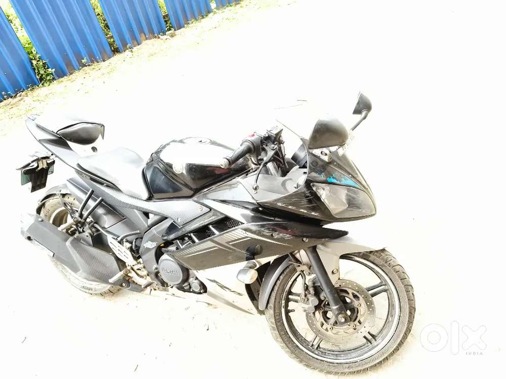 Yamaha R15 Version 2 for sale in 50k, very well kept