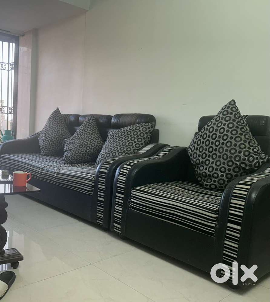 3+1 sofa set available for sale