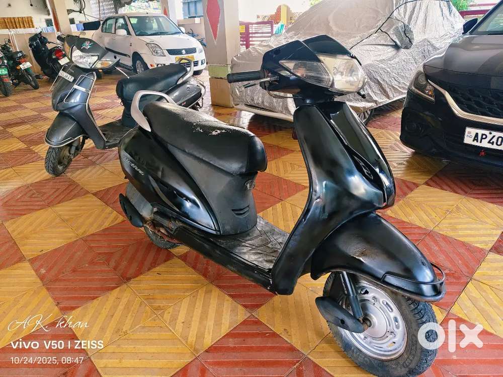 Activa 2011good condition sigal hand