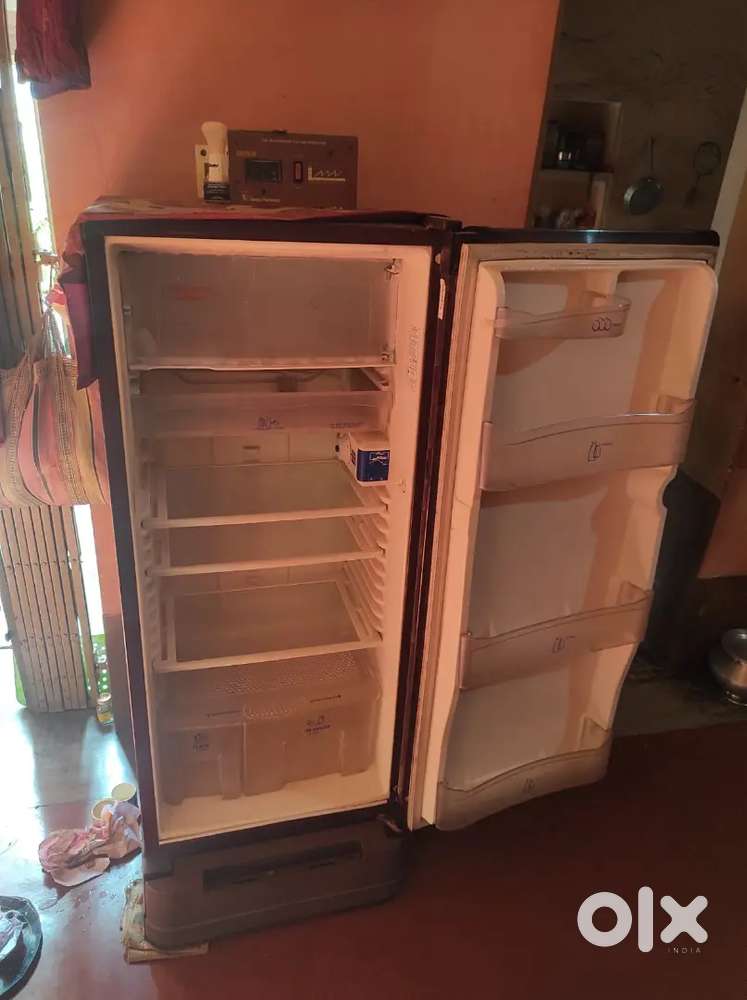 This is a whirlpool company fridge with good condition .