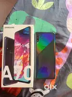 SAMSUNG GALAXY A70 MOBILE AVAILABLE WITH ACCESSORIES AND BOX.