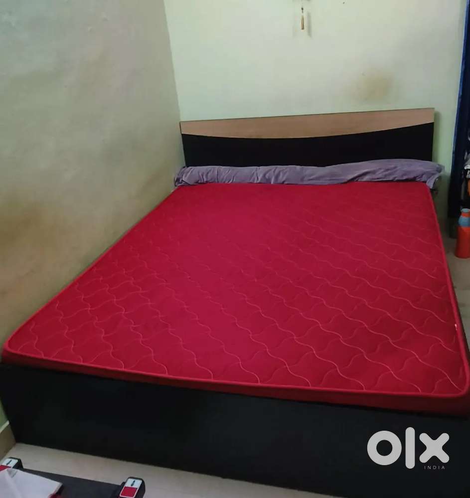 Queen Size bed with mattress