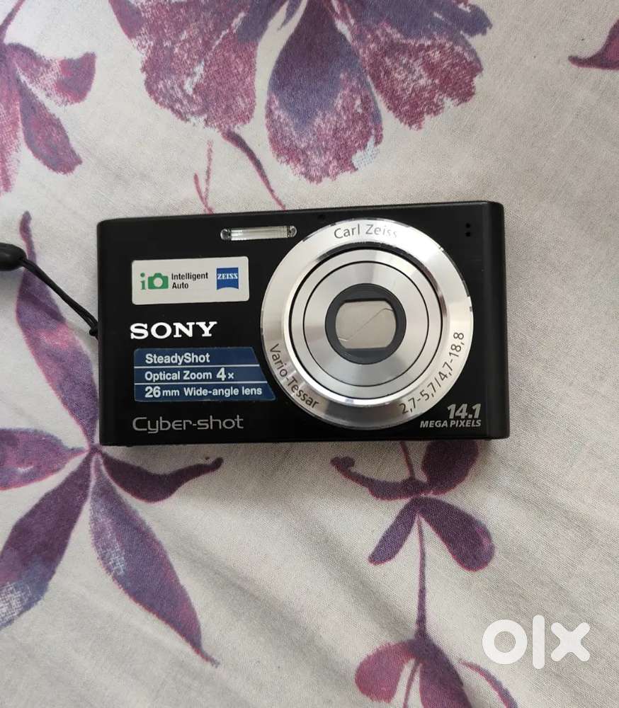 Sony cybershot camera with Carl Zeiss lens
