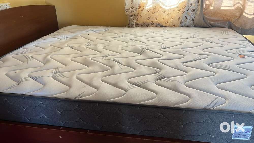 Mattres wakefit new with mattres cover