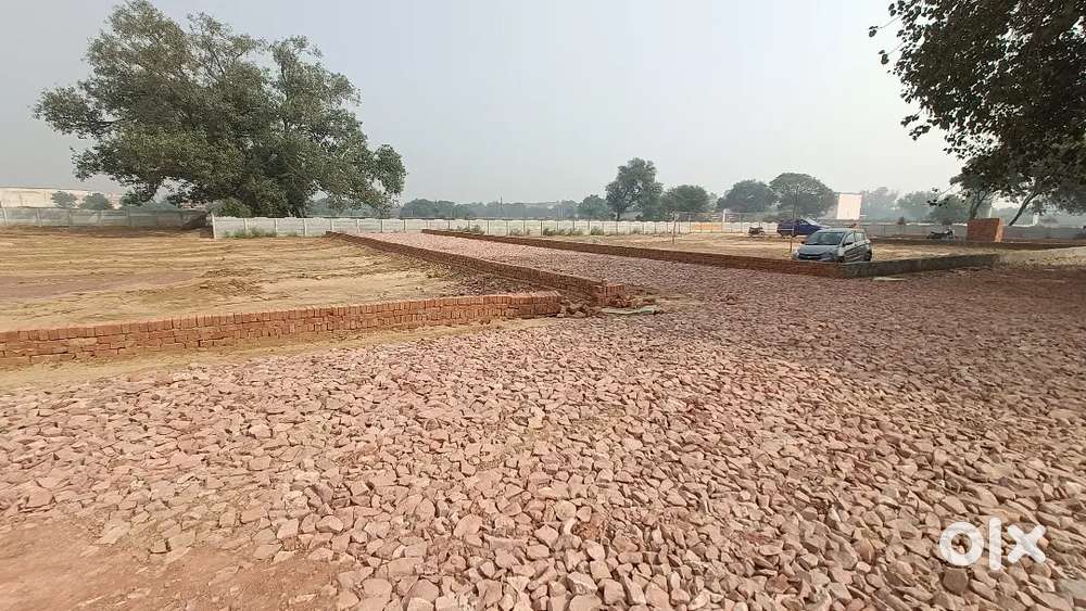 8500/- रूपये प्रति वर्ग आगरा हाथरस रोड पर गए बंद कॉलोनी 143 पास