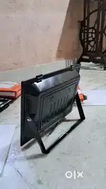 Flood light 200W 5 days old with good condition