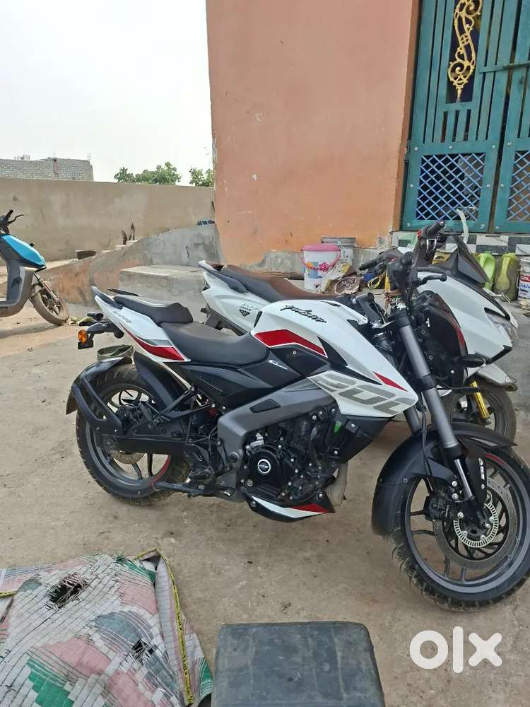 Full new condition me hai bhot hi kam use hua hai