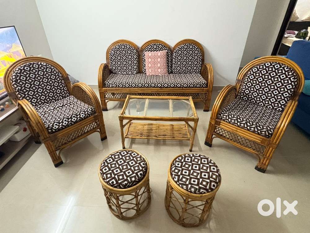 Sofa Set 3 +2 seater with Cushions and Glass-Top Center Table