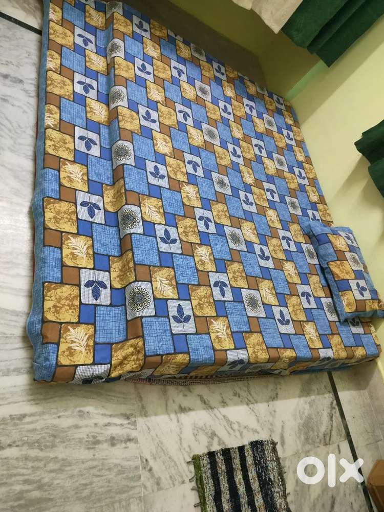 Plywood table,Full Mirror ,queen Size mattress
