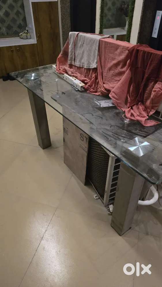 Glass Top 6 seater Dining table