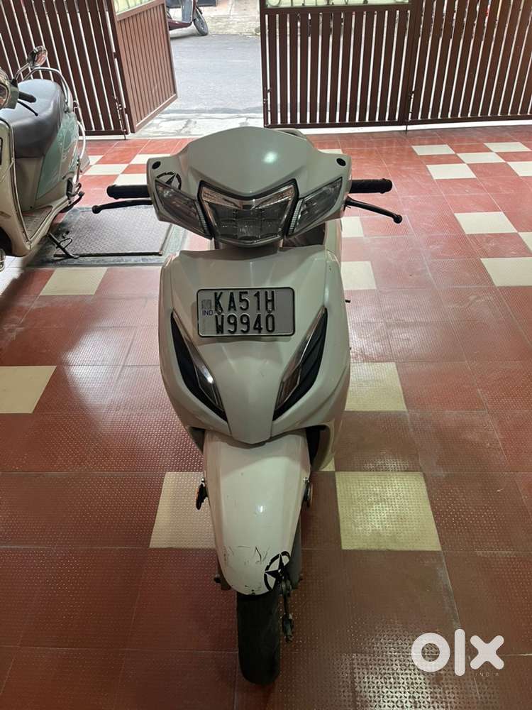 Hi m selling my activa 6g single owner