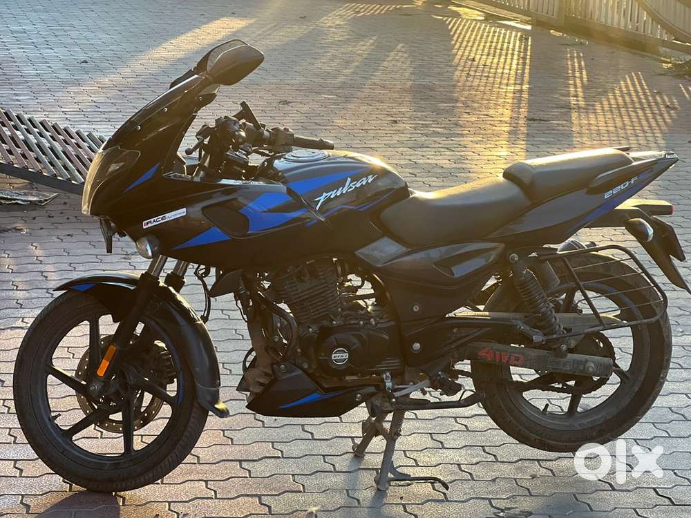Bajaj pulsar 220 single owner TN 28 Namakkal rto good condition