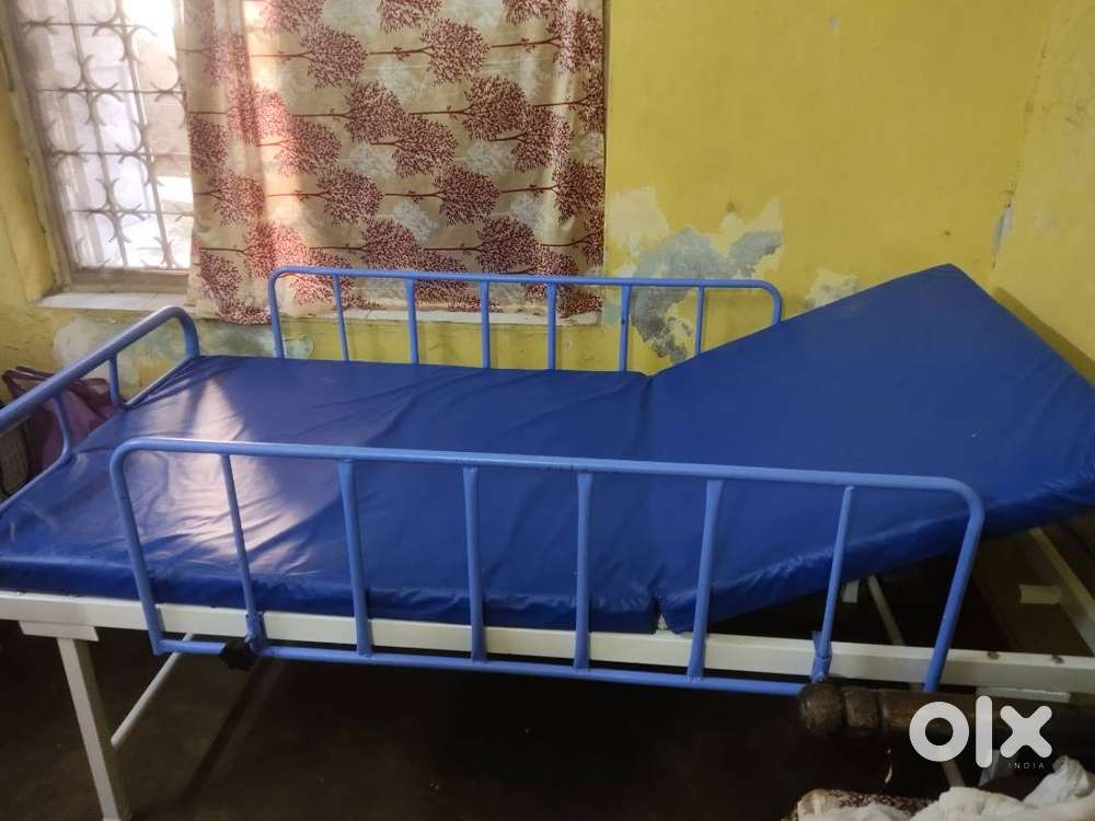 Foldable hospital bed