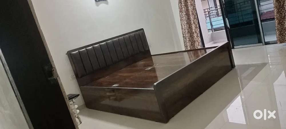 Luxury bed chikhli 6x5 size