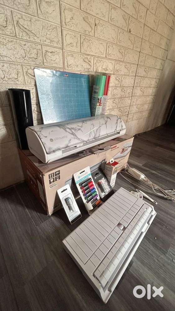 Silhouette Cameo 5 Pro – Like New Condition