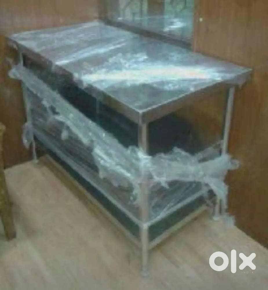 ONE MONTH OLD COMMERCIAL SS TABLE WORKING TABLE UNUSED