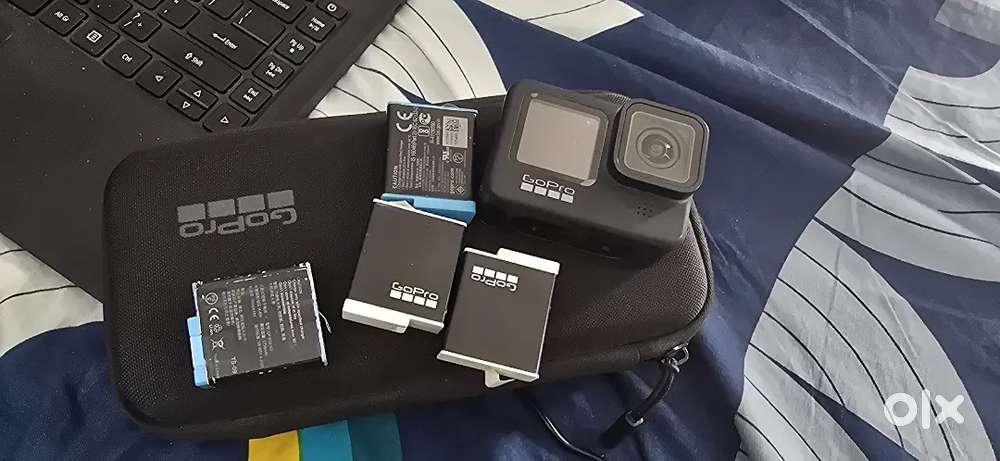 Gopro 9 with 4 additional batteries 2- induro batteries