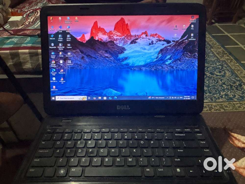 Dell laptop - 8 GB Ram SSD/750 HD