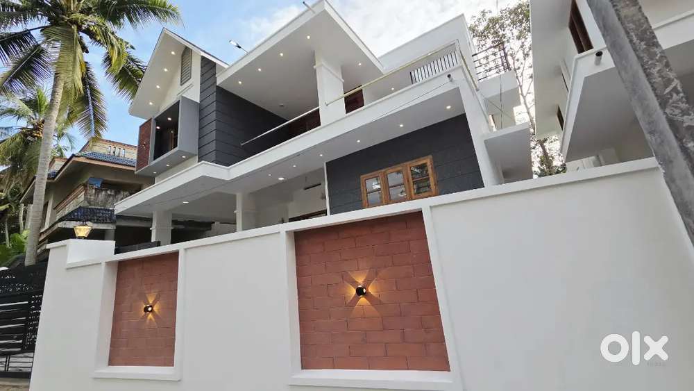 New beautiful house trivandrum mannanthala near 2house available