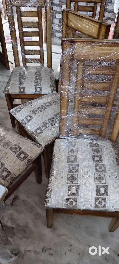 2 day old dinning table for sale reason size problem