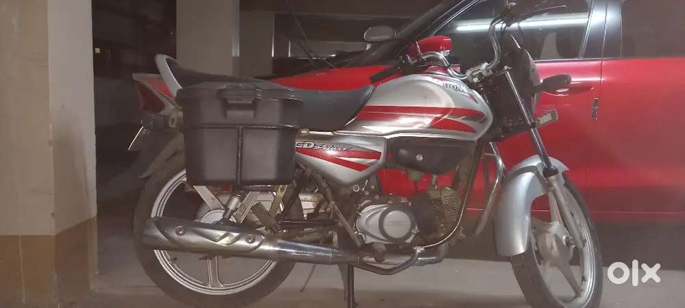 Hero Honda CD Deluxe (silver)