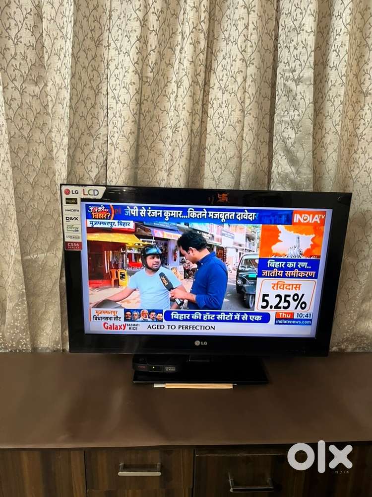 LG 32-inch LCD TV  Excellent Condition  Great Picture & Sound