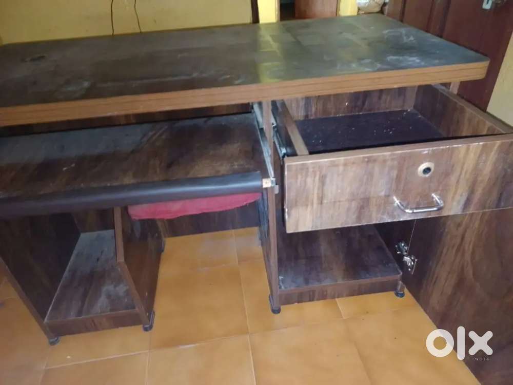 Computer table resale