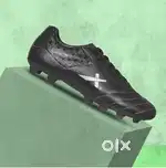 . Size 7 Sports Shoes  Excellent Condition  Free Socks & Pads