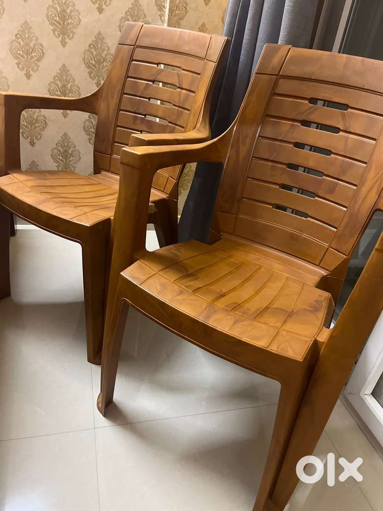 Plastic chairs set of 2 new