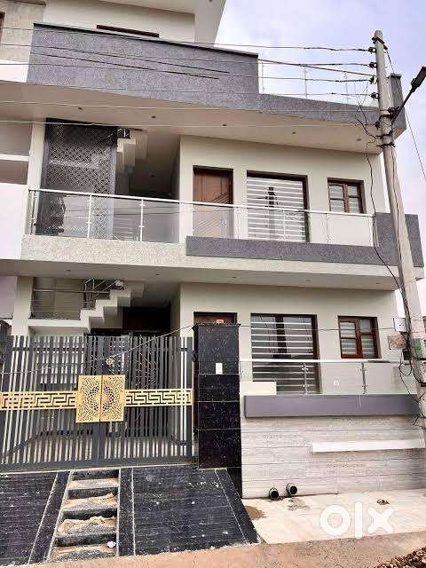 Ground floor 3 bhk  house for rent in Sector9 with car Parking