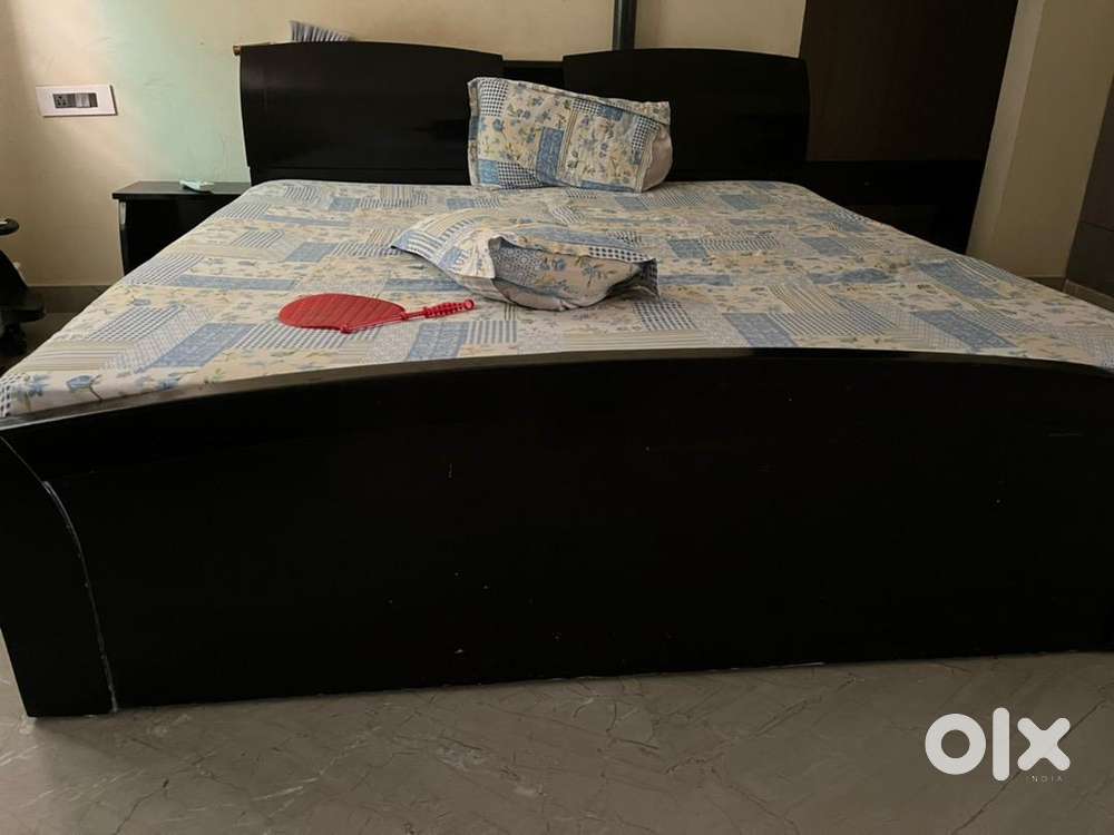 Box double bed with side stool