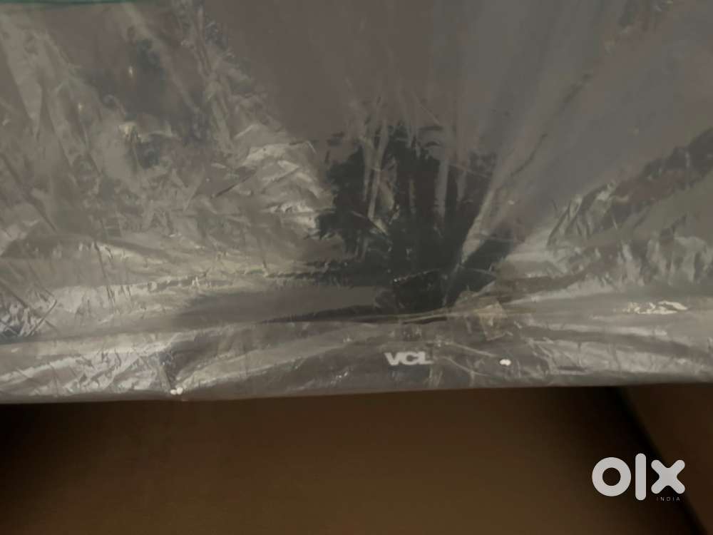 Unopened sealed Vcl smart led tv-43 inches