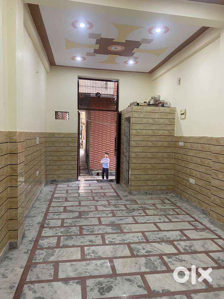 A 360sqft(40gaz) independent hall  for rent for commercial purpose