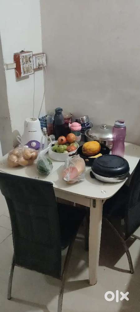 Daining table with 4 chair (steel)