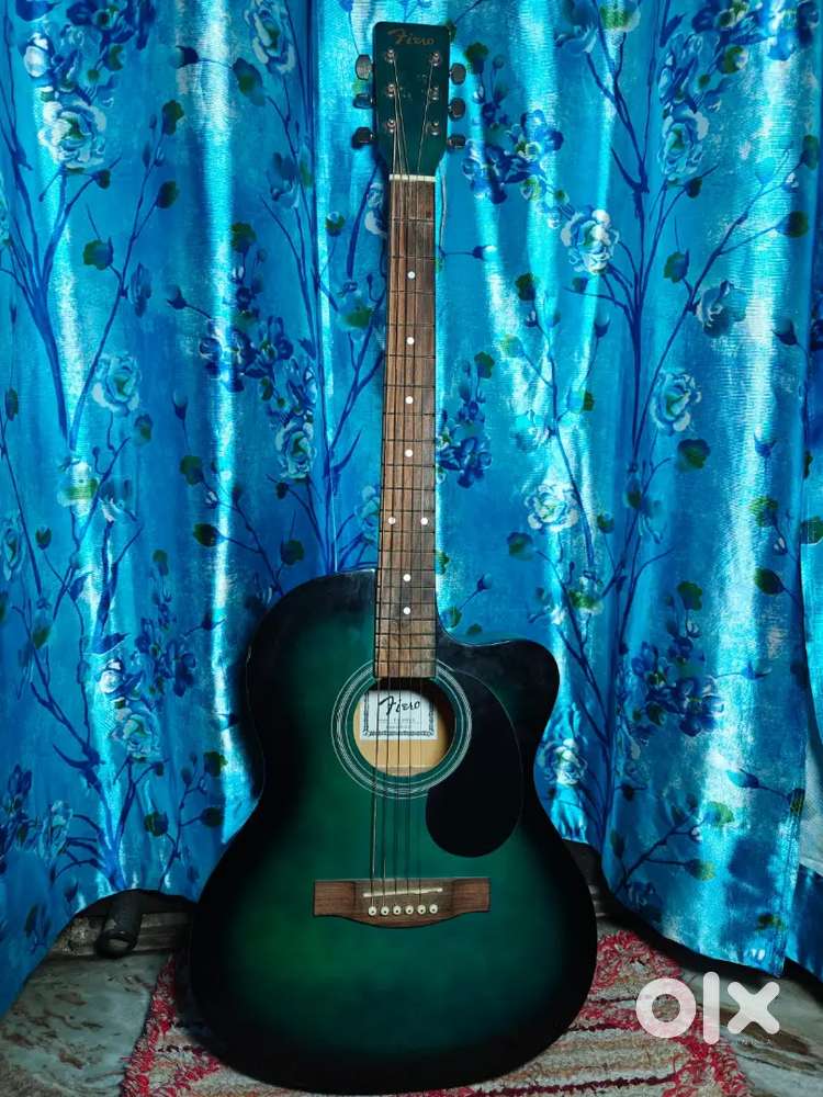 Acoustic guitar - Almost new, Only one string broken