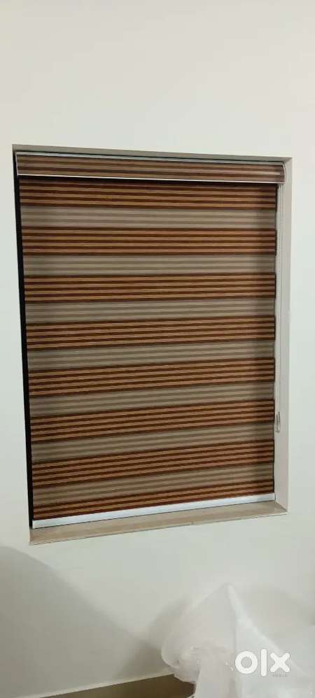 Curtains& window blinds