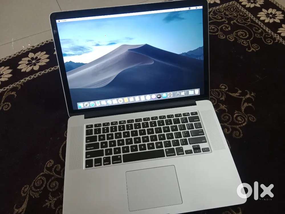 MACBOOK PRO EARLY 2015 I7 IN A++ CONDITION
