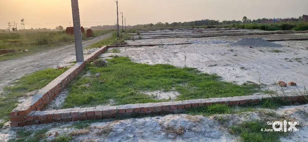 कसया पडरौना रोड व एयरपोर्ट से नजदीक आवासीय प्लॉट आकर्षक रेट पर उपलब्ध।