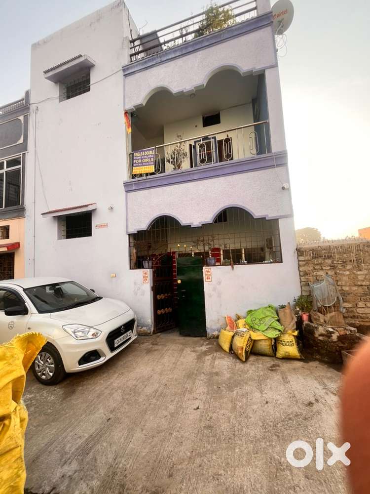 PG and Room available For girls only