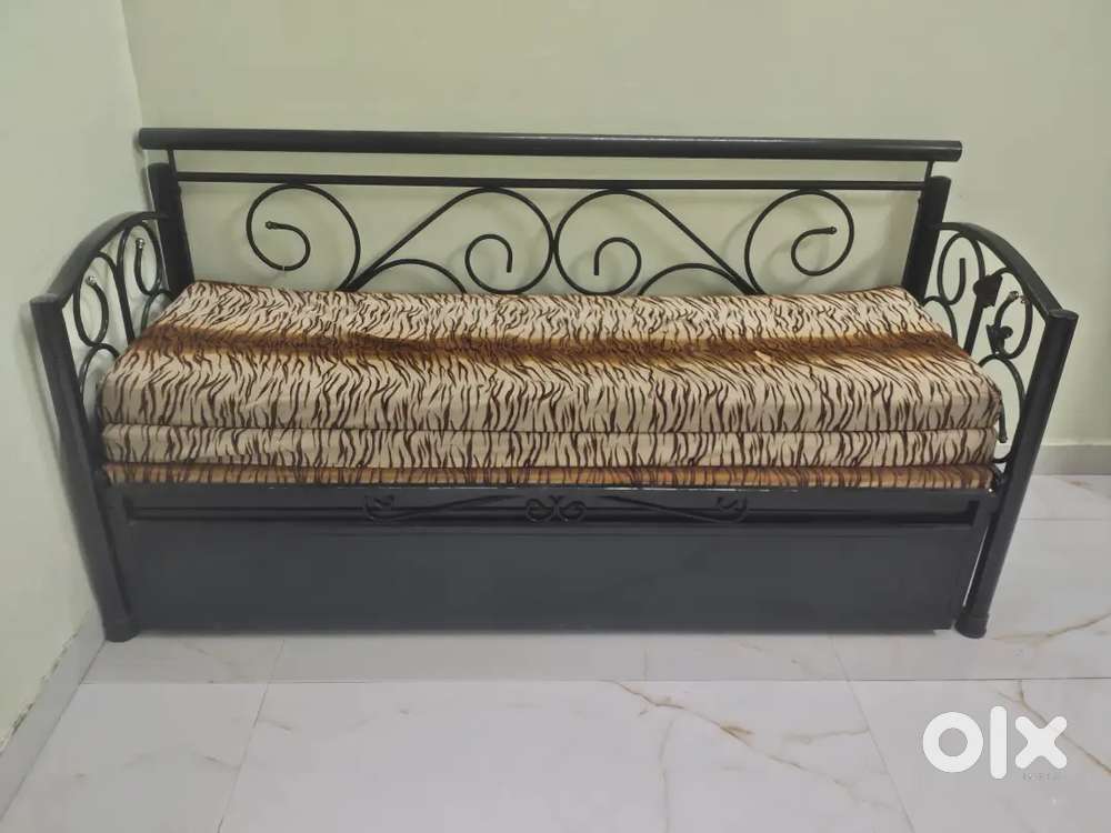 HOUSE HOLD FURNITURE